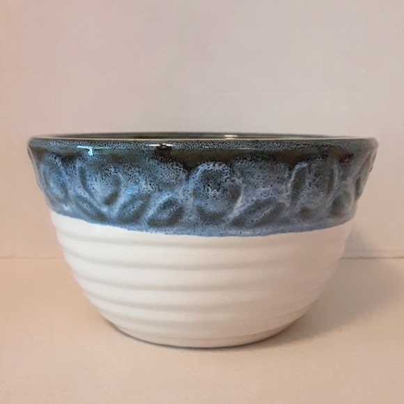 Other - VINTAGE BLUE / WHITE PLANTER 🪴